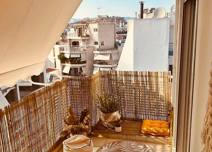 Central & Comfortable, With Acropolis View